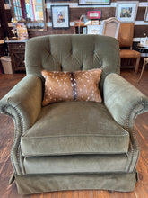 Tannery 518 Swivel Rocker 39H 36W 40D SH21 SD24 AH26