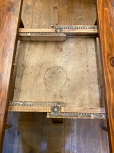 Reclaimed Pine Round Pedestal Table